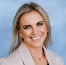 This week's Women for Women Wednesday is Mrs Krysta Huckabee! Krysta's  primary goal is to help individual investors develop an investment strategy  geared towards their unique, long-term goals. Whether you need to