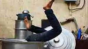 افتادن در دیگ از هول حلیم!