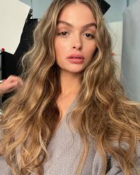 Ashley Leann's Instagram, Twitter & Facebook