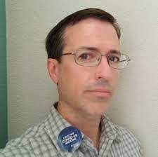 Larry Molder's Instagram, Twitter & Facebook