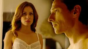 Manuel llama a Eva en busca de respuestas "Necesito saber qué paso tras la  redada"