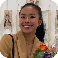 Julia Valenzuela's Instagram, Twitter & Facebook