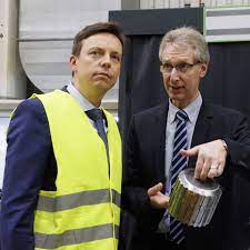 Hans hat seine karriere derzeit pausiert. Prime Minister Tobias Hans Visits Voit Automotive Voit Automotive En