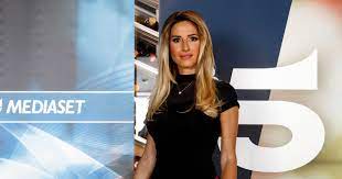 Montella's arrival saw a massive upheaval of the squad which saw 17 (including borja valero and alberto aquilani) out of the 26 senior players being new to the club. Giorgia Rossi