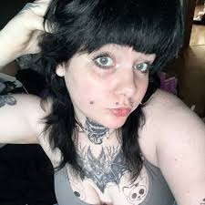 I hope to god you meant her and not me bc I am not even close to bein that  size😭😭