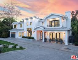 126 N Canyon View Dr Los Angeles Ca 90049 Dream House Exterior Facade House Classic House Design