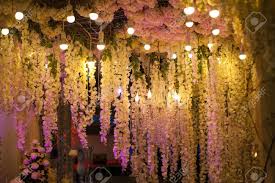 Ella estaba abierta a todas las posibilidades durante su noche de bodas, necesitaba que el tema fluyera pero jonathan le paró los pies. Lujo Noche Hermosa Decoracion Con Luces Para La Boda Fotos Retratos Imagenes Y Fotografia De Archivo Libres De Derecho Image 56930252