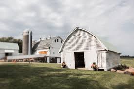 With 2 bedroom(s) and 2 bath(s). 48 Charmingly Historic Must See Barn Wedding Venues From Across The United States Rustic Bride