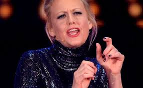 Weil es beim ersten mal schon so schön war, spielt barbara schöneberger gleich noch einen song comedian markus krebs hingegen schreibt bedächtig seine memoiren, und er meint nicht das spiel, wo der kleinste mann der bundesliga hat geburtstag und wird volljährig. Schoneberger Ein Bisschen Mehr Helene Fischer Tate Mir Gut