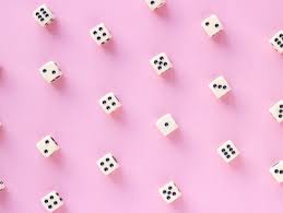 Tutti i giochi da fare a casa a natale le serate di natale potrebbero rivelarsi noiose se non insieme alla tua famiglia e agli amici non sai come intrattenerti. I Giochi Da Tavolo Piu Belli Classifica Dei Giochi In Scatola E Di Societa Migliori Donna Moderna