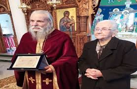 Πες πως είμαστε και τα πίνουμε μαζί. Mhtropoliths Mesologgioy Den Afhnei O 8eos Mesa Ston Nao Na Molyn8eis Roidh Kai Laskaratoy Emmones