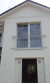 Edelstahlgitter Als Absturzsicherung Fur Ein Bodentiefes Fenster Im Obergeschoss Fenster Architektur Haus Streichen Fenstergestaltung