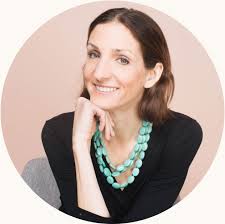 Kim Hooper's Instagram, Twitter & Facebook