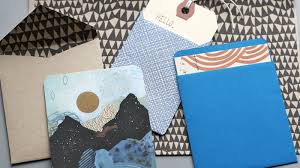 Des formes et des techniques simples pour un adorable résultat qui décorera la maison ou la classe à noël ! Une Enveloppe En Papier Diy Shake My Blog