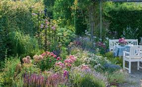 12 Ideen Fur Sitzplatze Im Garten Sitzplatz Im Garten Garten Gestalten Gartengestaltung