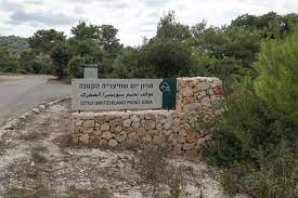 سِوِيسْرَا ورسمِيّاً الاِتِّحَاد السُّوَيْسْرِيّ هي جمهورية فيدرالية تتكون من 26 كانتونًا، مع برن عاصمةً ومقراً للسلطات الاتحادية. Ø³ÙˆÙŠØ³Ø±Ø§ Ø§Ù„ØµØºØ±Ù‰
