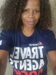 Any August trips or vacays? How about family reunions? I think I might give  away one of these bags today!