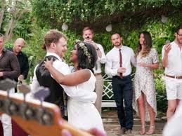 Si es así, no te pierdas este listado de canciones para niveles con las que puedes practicar una gramática o vocabulario específicos en español. Pin En Bodas