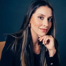 Stephanie Diniz's Instagram, Twitter & Facebook