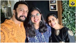100% safe, secure shopping with emi facility. Kiccha Sudeep Beautiful Photos With Wife Daughter Priya Sudeep Sudeep Daughter Sanvi Sudeep Youtube