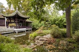 Der als garten des himmlischen friedens bezeichnete chinesische garten im bethmannpark wurde von 1985 bis 1989 mit aus china herbeigeschafftem baumaterial von chinesischen fachleuten errichtet. Garten Des Himmlischen Friedens Photos Royalty Free Images Graphics Vectors Videos Adobe Stock