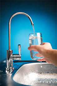 Noch nie war es so bequem, weiches wasser zu geniessen und gleichzeitig optimalen werterhalt der liegenschaft mit höchster sicherheit und ohne. Wasserqualitat Reines Trinkwasser Aus Der Leitung Kern Wassertechnik Wasseraufbereitung Enthartungsanlagen Entkalkung