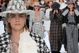 Lagerfeld told french magazine numero last year that he had named the birman cat as one of the heirs of his estate. Karl Lagerfeld S Final Chanel Show Cara Delevigne Leads Models In Tears On Runway Mirror Online