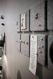 Pinnwand mit keilrahmen bespannen (anleitung): Memoboard Selber Machen Pinnwande Dekoriert Mit Grauem Stoff Pinnnadeln Pinnwand Selber Machen Korkplatten Memoboard Selber Machen