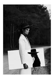 Artistic Black And White Mirror Photography Pin By Ori Dror On Black And White With Images Fashion Photography Inspiration Reflection Photography Mirror Photography
