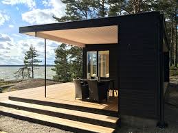 Yer paspasları temizlik için kolay hareket edecek şekilde parça olarak yerinde imal edilir. Sauna Porvoossa Sauna House Sauna Design Modern Saunas