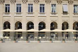 Le Restaurant Du Palais Royal Paris A Perennially Romantic Restaurant Gets A Great New Chef B Alexander Lobrano Terrace Paris Restaurants Paris