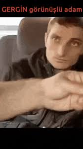 Gergin Görünüşlü Adam Meme