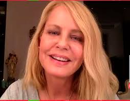 Ver más ideas sobre cecilia bolocco, concurso miss universo, señora con clase. Cecilia Bolocco Nadie Imagino Esto Asi Hacer Teleton Frente A Un Computador Con Polera Con Una Austeridad Que Deberiamos Tener Siempre Soychile Cl