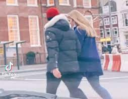 Ik denk dat ik een slachtoffertje ga brent en amalia gaan goed met elkaar om: Onze Nieuwe Marokkaanse Koning Prinses Amalia Met Nieuwe Vriendje Gespot Dagelijks Nederland