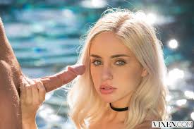 ▷ Naomi Woods in Messing Around with my Step Sister (Photo 15) | Vixen