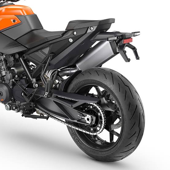 Ya tiene precio en España "el bisturí" de KTM, ahora con menos peso,  mejores frenos y postura completamente nueva