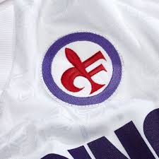 Aber unabhängig von ihrer symbolik sind sie einfach zeitlos schön und passen zu zahlreichen looks und stilrichtungen. Fiorentina 1988 89 Retro Trikot Auswarts Retrofootball