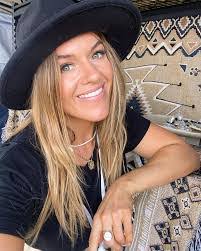 Muriel Brennan's Instagram, Twitter & Facebook