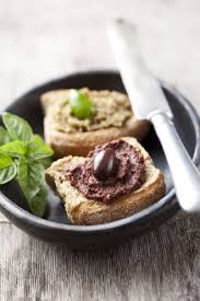 Oliven Tapenade In Drei Variationen Elle Republic Tapenade Lebensmittel Essen Tapenade Rezept
