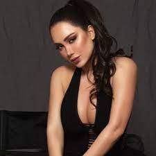 زر الكاميرا الظاهر أعلى شاشة إنستغرام الرئيسية، أو التمرير من اليسار إلى اليمين في أيّ مكان على الشاشة. Elissar Abou Mrad Dancerelissar Twitter