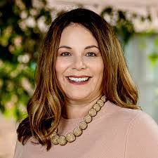 Angela Cutter's Instagram, Twitter & Facebook