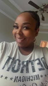 Samantha Capper's Instagram, Twitter & Facebook