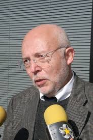 RECIBE PREMIO FÍSICO EL DR. JOSÉ OBREGÓN DE LA UNIVERSIDAD DE GUANAJUATO