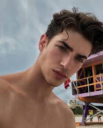 Elite season 4 2021 release new cast revealed manu rios carla díaz pol granch martina cariddi. Elite Manu Rios Www Instagram Com Elitenetflixofc Facebook