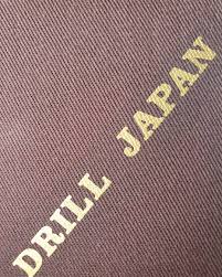 Hi-Sofy - Kain drill jenis ini memiliki karakter yang lebih kuat dan tebal  jika dibandingkan dengan kain jenis lainnya. Kain Japan Drill yang paling  disukai adalah yang komposisinya lebih banyak terbuat dari
