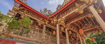 Eng chuan tong tan kongsi está situada a 180 metros a sudoeste de leong san tong khoo kongsi. What Is The Connection Between Leong San Tong Khoo Kongsi And Boon San Tong Khoo Kongsi At Penang Raymond Tours