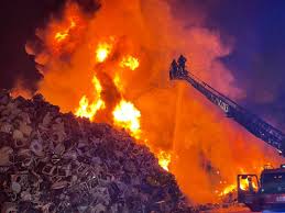 Incendios forestales en las laderas. Espectacular Incendio De Una Chatarreria En Leganes Ser Madrid Sur Hora 14 Madrid Sur Cadena Ser