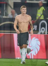 Welche dicke karre fährt thibaut courtois? Image Result For Toni Kroos Shirtless Toni Kroos Soccer Guys Football Boyfriend