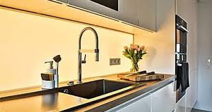 Kuchenruckwand Aus Glas Beleuchtet Kuche Ruckwand Glas Kuche Spritzschutz Glas Kuchenruckwand Glas