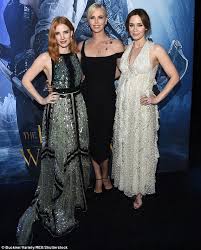 Is winter's war about a rivalry between two sisters, the dastardly ravenna (theron) and the devastated freya ( emily blunt )? A Goddess In Green Jessica Chastain Dazzles At The Premiere Of The Huntsman Winter S War In An Embellished Emerald And Mint Hued Gown Daily Mail Online